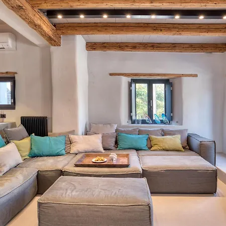 Villa Einzigartige In Paros Mit Jacuzzi Und Strandzugang Molos (Paros)